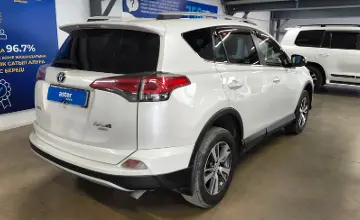 Toyota RAV4 2016 года за 13 500 000 тг. в Астана фото 3