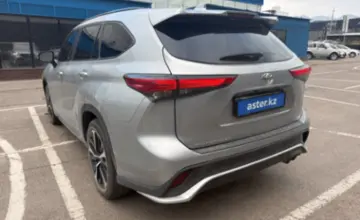 Toyota Highlander 2022 года за 21 000 000 тг. в Алматы фото 4