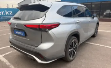 Toyota Highlander 2022 года за 21 000 000 тг. в Алматы фото 3