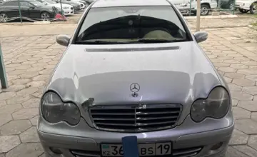 Mercedes-Benz C-Класс 2004 года за 3 500 000 тг. в Талдыкорган фото 2