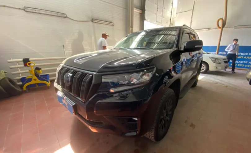 Toyota Land Cruiser Prado 2023 года за 27 000 000 тг. в Астана