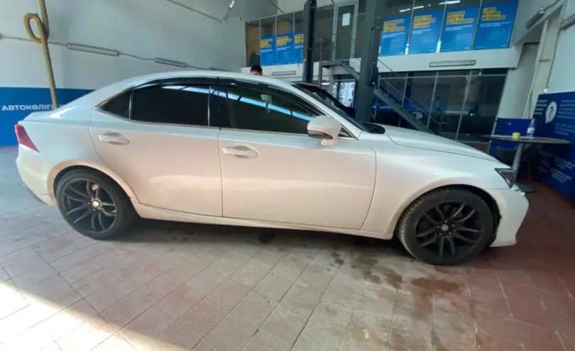 Lexus IS 2017 года за 12 000 000 тг. в Астана фото 4