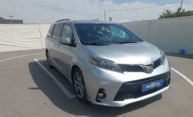 Toyota Sienna 2018 года за 16 000 000 тг. в Шымкент фото 2
