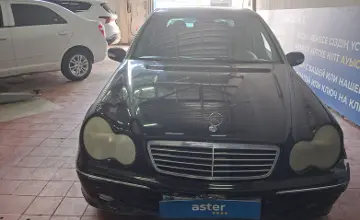Mercedes-Benz C-Класс 2003 года за 2 700 000 тг. в Астана фото 2
