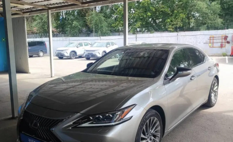 Lexus ES 2019 года за 15 500 000 тг. в Алматы
