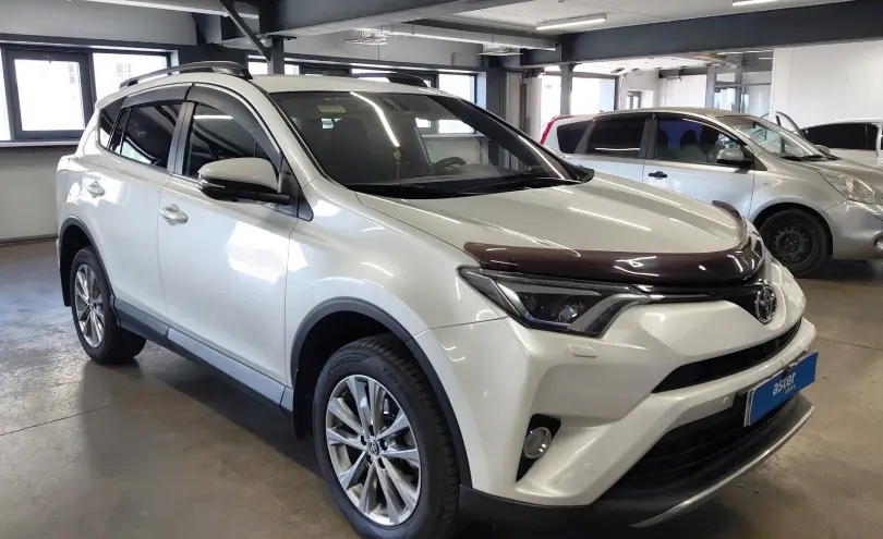 Toyota RAV4 2017 года за 11 000 000 тг. в Астана фото 2