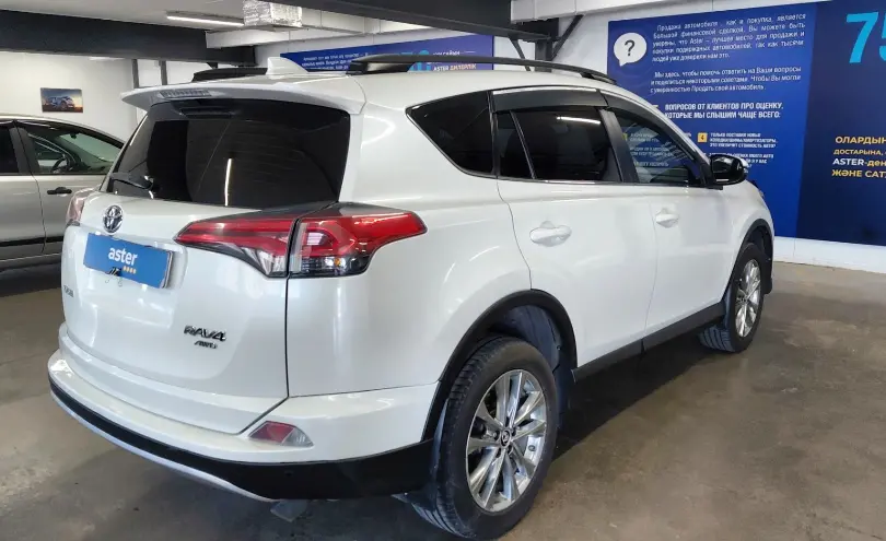 Toyota RAV4 2017 года за 11 000 000 тг. в Астана фото 3
