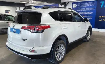 Toyota RAV4 2017 года за 11 000 000 тг. в Астана фото 3
