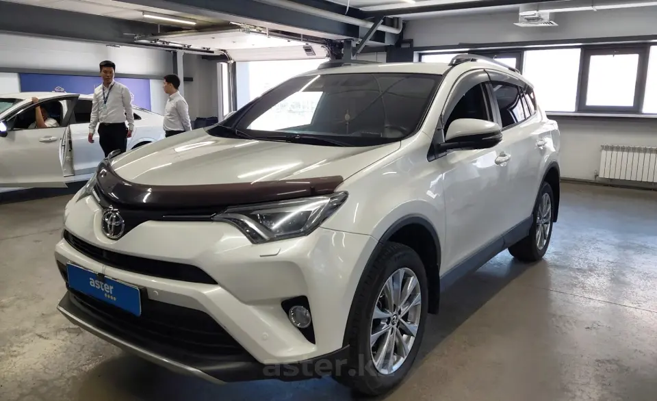 Toyota RAV4 2017 года за 11 000 000 тг. в Астана