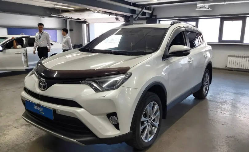 Toyota RAV4 2017 года за 11 000 000 тг. в Астана