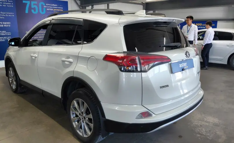 Toyota RAV4 2017 года за 11 000 000 тг. в Астана фото 4