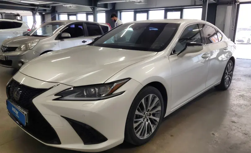 Lexus ES 2020 года за 20 000 000 тг. в Астана