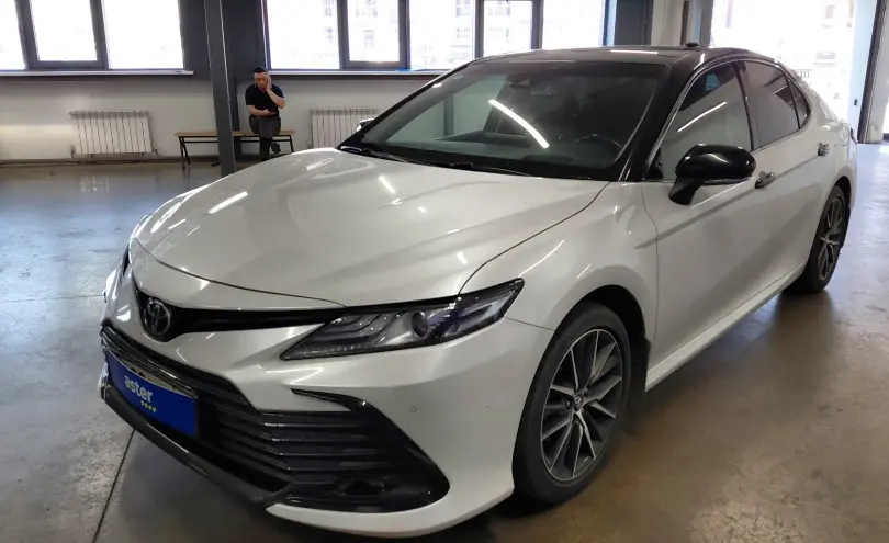 Toyota Camry 2023 года за 13 500 000 тг. в Астана