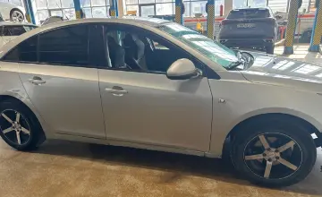 Chevrolet Cruze 2011 года за 2 800 000 тг. в Караганда фото 4