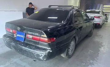 Toyota Camry 1998 года за 2 000 000 тг. в Павлодар