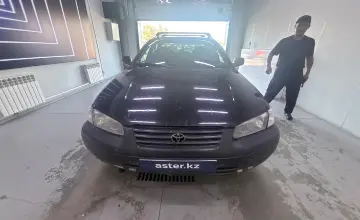 Toyota Camry 1998 года за 2 000 000 тг. в Павлодар фото 2