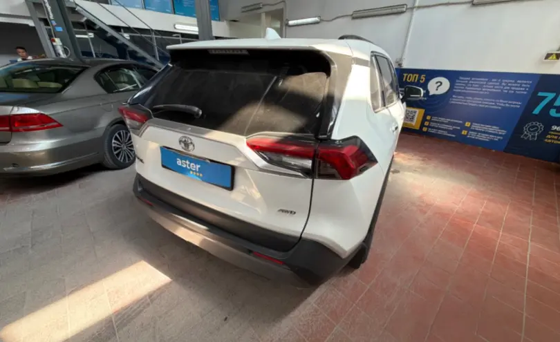Toyota RAV4 2020 года за 14 200 000 тг. в Астана фото 5