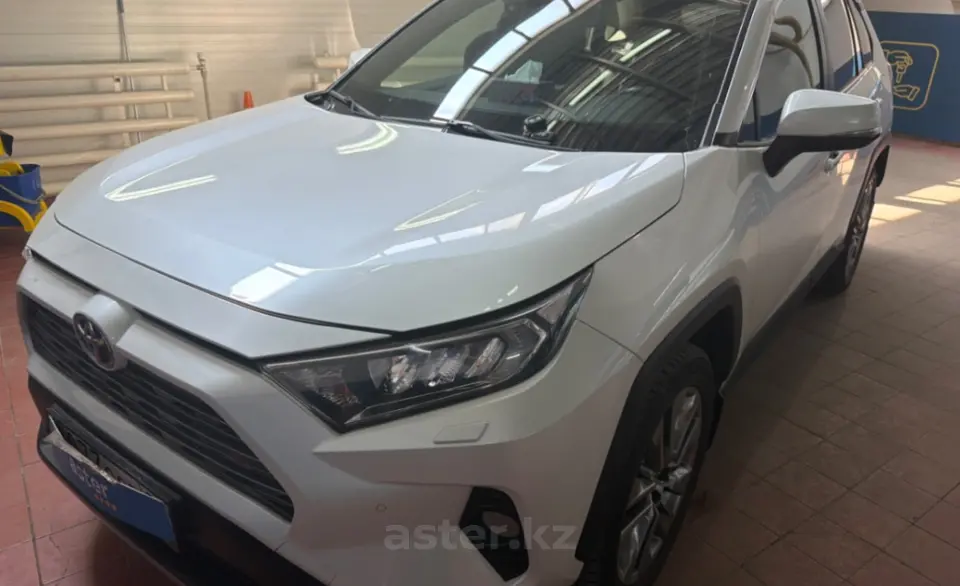 Toyota RAV4 2020 года за 14 200 000 тг. в Астана