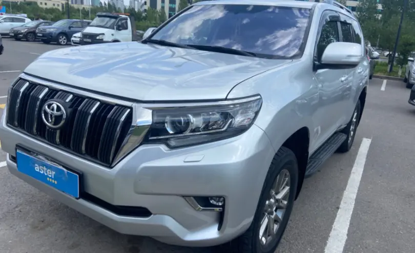 Toyota Land Cruiser Prado 2019 года за 25 000 000 тг. в Астана
