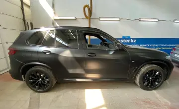 BMW X5 2021 года за 30 000 000 тг. в Астана фото 4