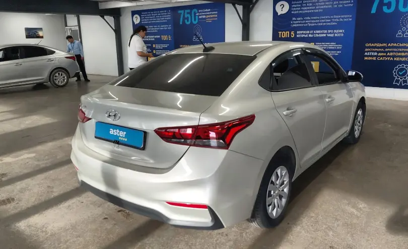 Hyundai Solaris 2018 года за 6 000 000 тг. в Астана фото 3
