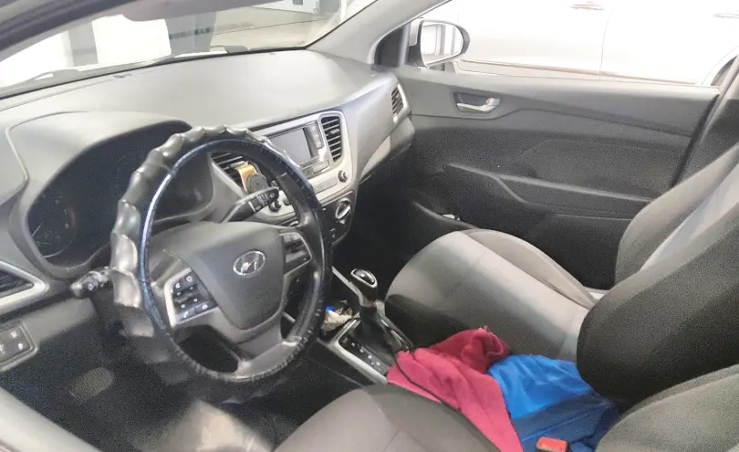 Hyundai Solaris 2018 года за 6 000 000 тг. в Астана фото 5