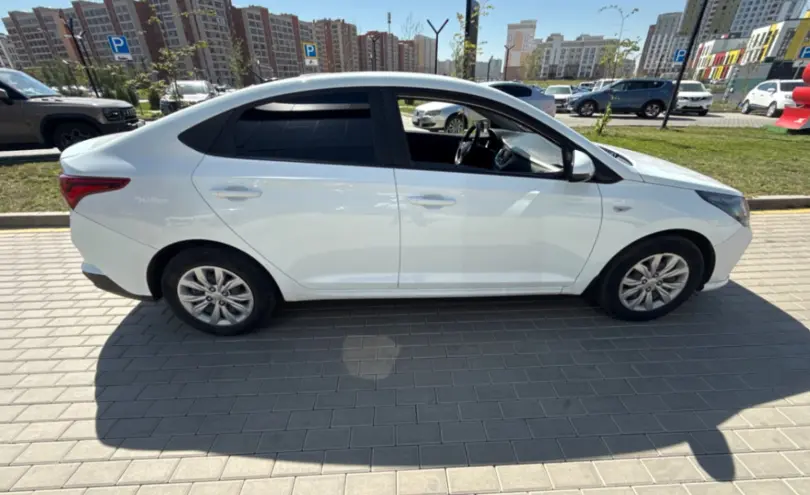 Hyundai Solaris 2020 года за 6 200 000 тг. в Астана фото 4