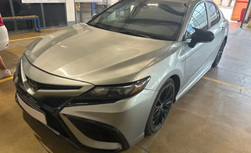 Toyota Camry 2021 года за 10 500 000 тг. в Караганда