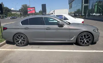 BMW 5 серии 2022 года за 26 000 000 тг. в Алматы фото 4