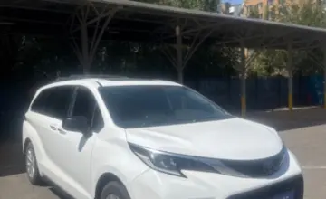Toyota Sienna 2021 года за 19 000 000 тг. в Алматы фото 2