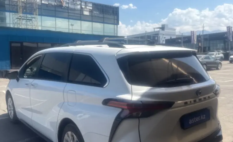 Toyota Sienna 2021 года за 19 000 000 тг. в Алматы фото 4