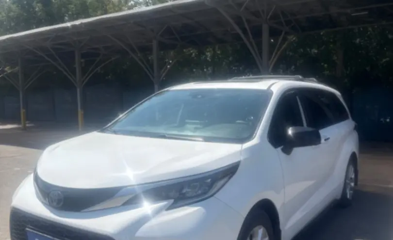 Toyota Sienna 2021 года за 19 000 000 тг. в Алматы