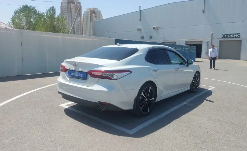 Toyota Camry 2019 года за 13 500 000 тг. в Шымкент фото 3