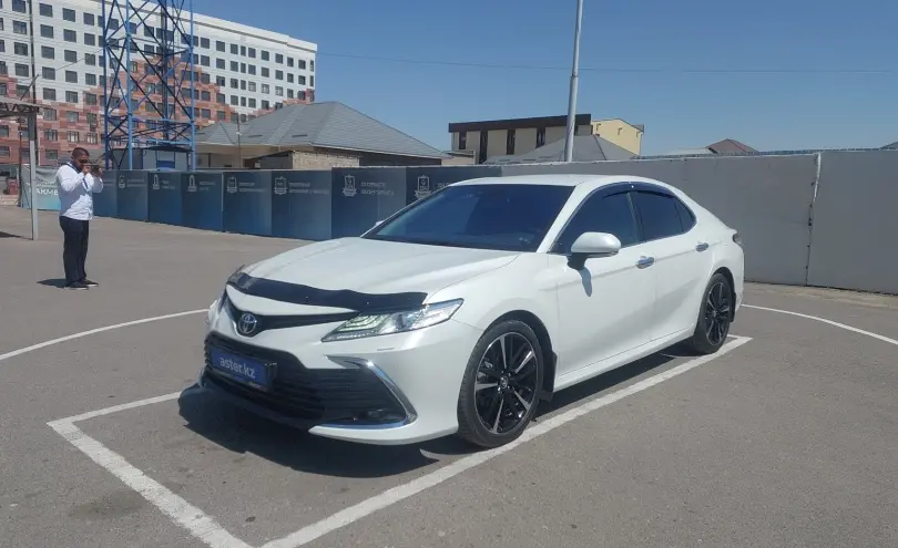 Toyota Camry 2019 года за 13 500 000 тг. в Шымкент