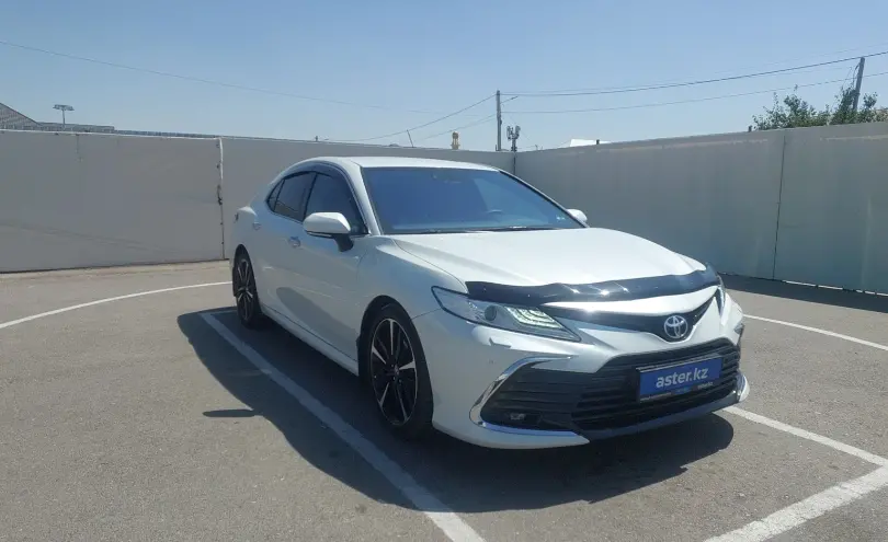 Toyota Camry 2019 года за 13 500 000 тг. в Шымкент фото 2