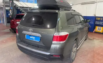 Toyota Highlander 2012 года за 10 500 000 тг. в Астана