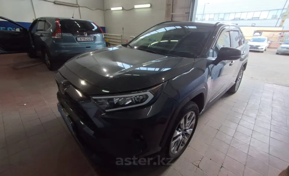Toyota RAV4 2020 года за 15 000 000 тг. в Астана