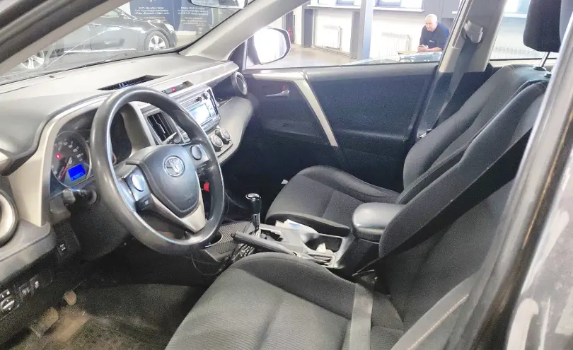 Toyota RAV4 2015 года за 9 450 000 тг. в Астана фото 5