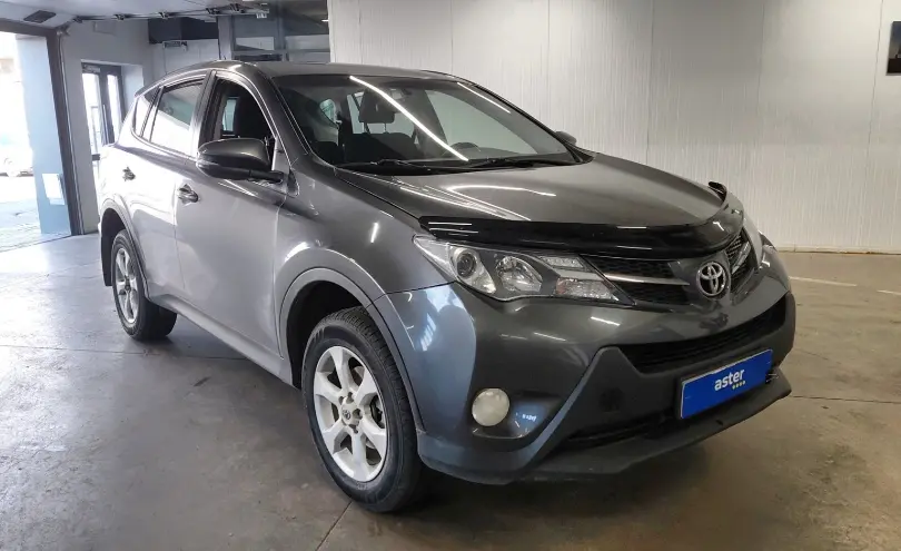 Toyota RAV4 2015 года за 9 450 000 тг. в Астана фото 2
