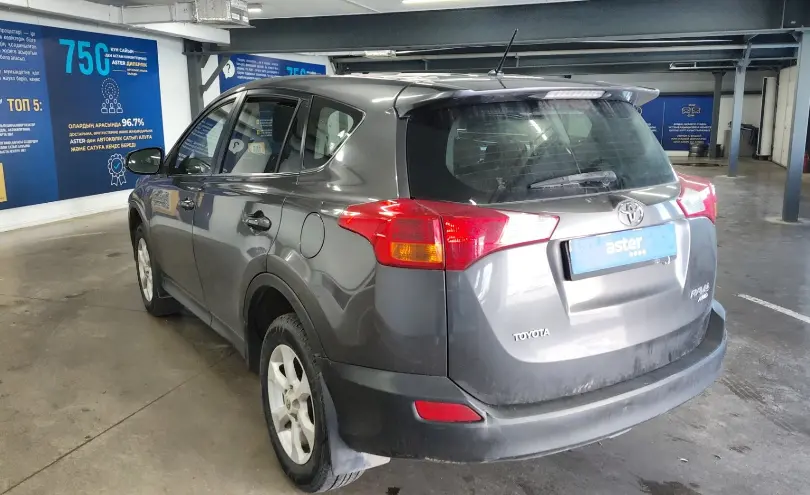 Toyota RAV4 2015 года за 9 450 000 тг. в Астана фото 4