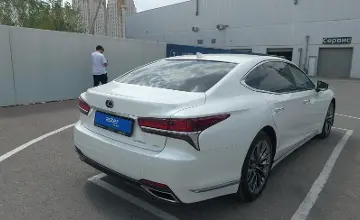Lexus LS 2018 года за 35 000 000 тг. в Шымкент фото 3