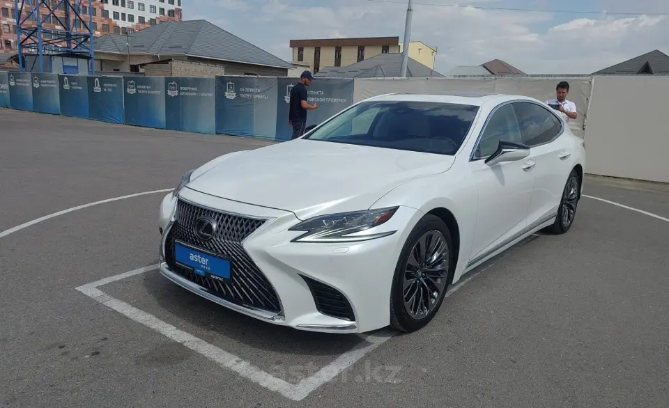 Lexus LS 2018 года за 35 000 000 тг. в Шымкент