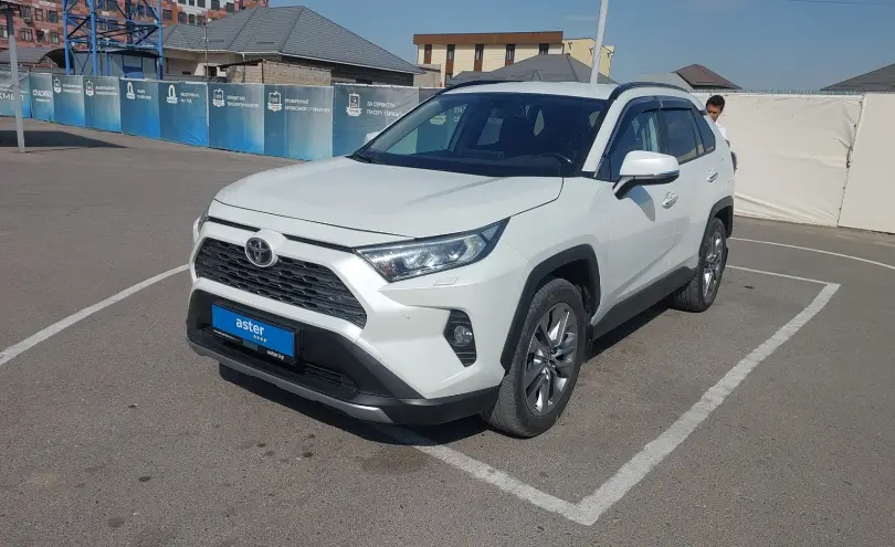 Toyota RAV4 2019 года за 13 500 000 тг. в Шымкент