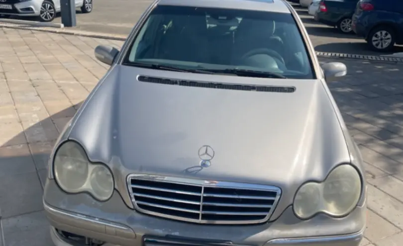 Mercedes-Benz C-Класс 2005 года за 2 500 000 тг. в Уральск фото 2