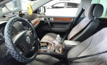 Volkswagen Touareg 2007 года за 6 400 000 тг. в Астана фото 5
