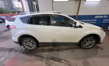Toyota RAV4 2017 года за 11 000 000 тг. в Астана фото 4