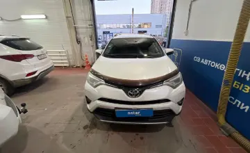 Toyota RAV4 2017 года за 11 000 000 тг. в Астана фото 2