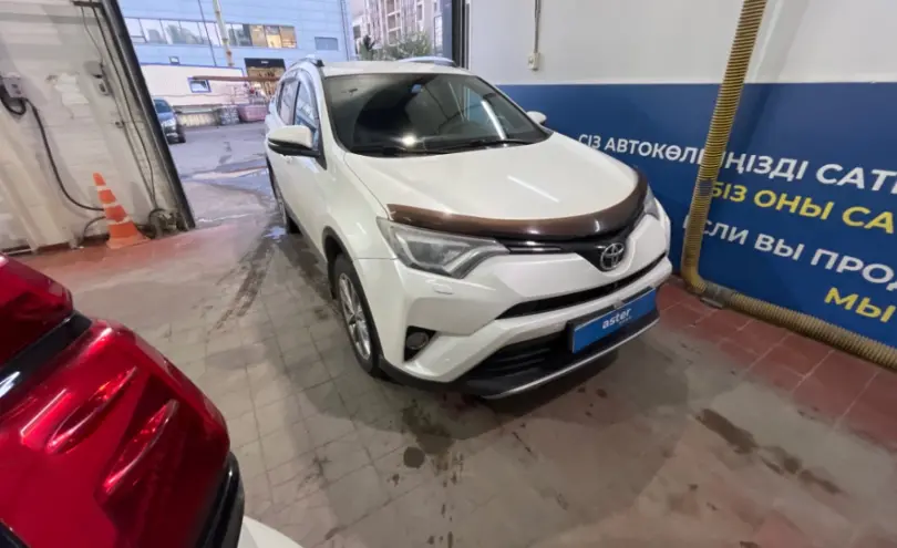 Toyota RAV4 2017 года за 11 000 000 тг. в Астана фото 3