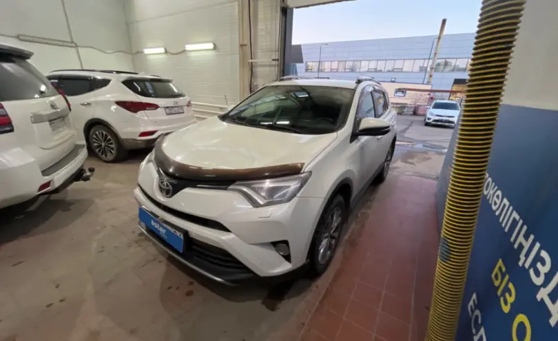 Toyota RAV4 2017 года за 11 000 000 тг. в Астана