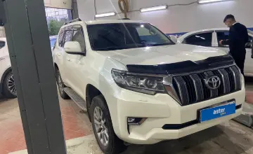 Toyota Land Cruiser Prado 2018 года за 23 500 000 тг. в Астана фото 3